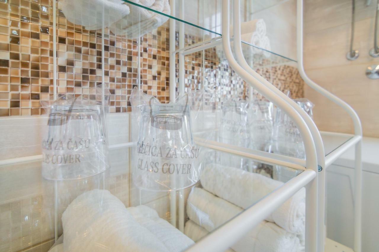 Apartment "On The Beach" Трогир Екстериор снимка