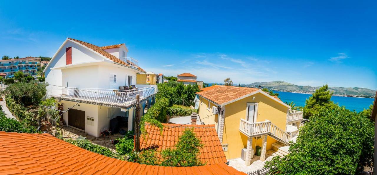 Apartment "On The Beach" Трогир Екстериор снимка