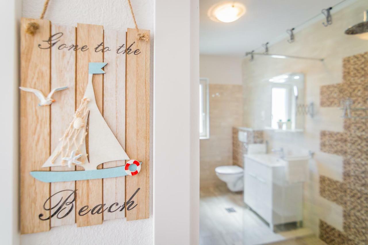 Apartment "On The Beach" Трогир Екстериор снимка